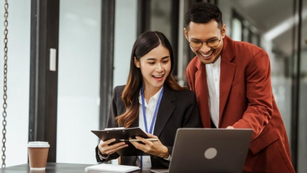 Arama motoru optimizasyonu eğitimi sırasında gerçek projeler üzerinde çalışma