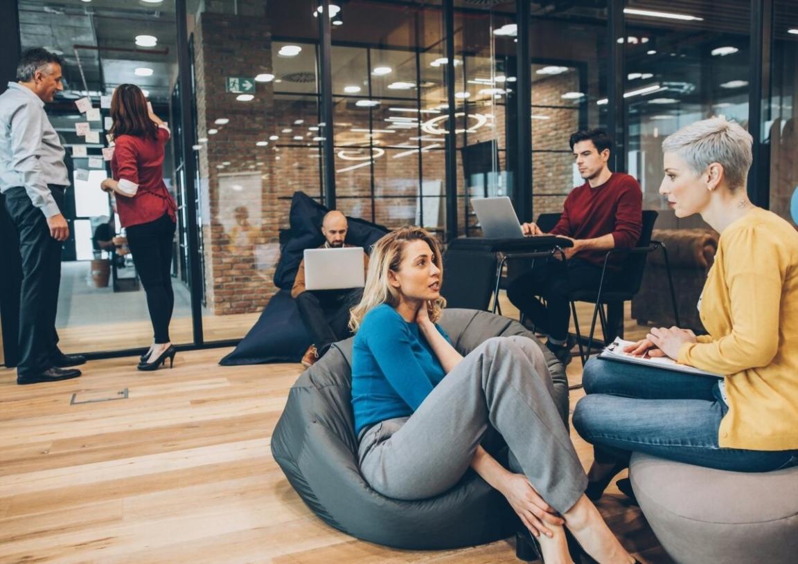 Gerçek web projeleri üzerinde SEO uygulamaları yapan katılımcılar